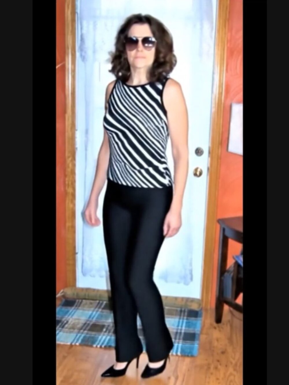 DORAOTHY PERKINS VINTAGE Y2K VERTICAL STRIPPED BLACK and WHITE SLEEVELESS TOP